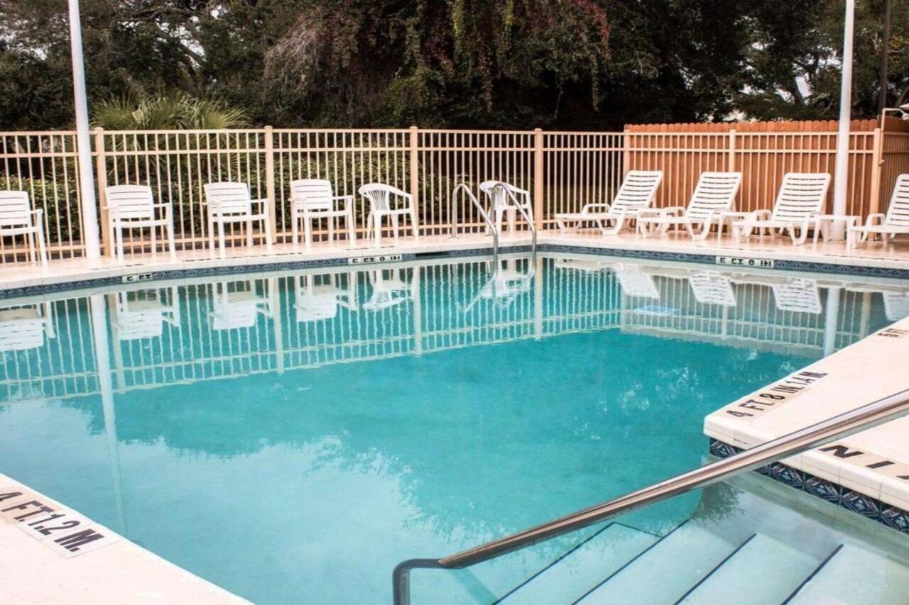 Quality Inn & Suites St Augustine Beach Area St. Augustine Beach エクステリア 写真